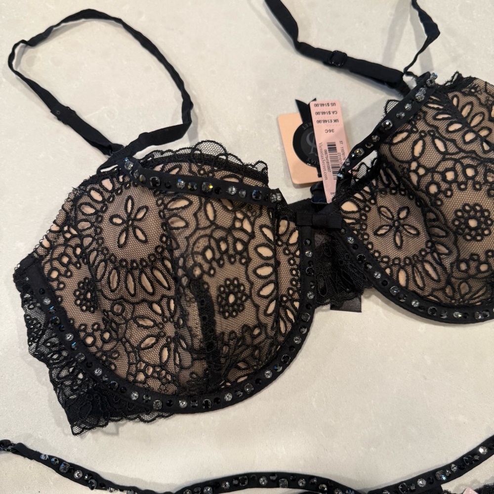 Victoria's Secret Designer Swarovski Crystal Black Lace Bra & Panty Set - Picture 3 of 15